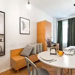 דירה Cute Perfect For Business And Travel. ורשה