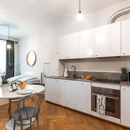 Cute Perfect For Business And Travel. Apartment